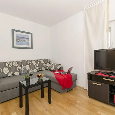 Apartments Maja Donji Okrug  Buitenkant foto