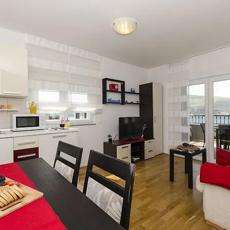 Apartments Maja Donji Okrug  Buitenkant foto