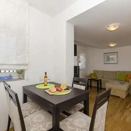 Apartments Maja Donji Okrug  Buitenkant foto