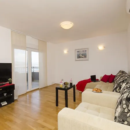 Apartments Maja Donji Okrug  Buitenkant foto