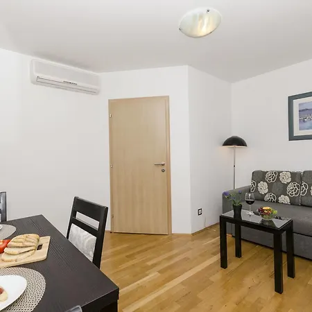 Apartments Maja Donji Okrug  Buitenkant foto