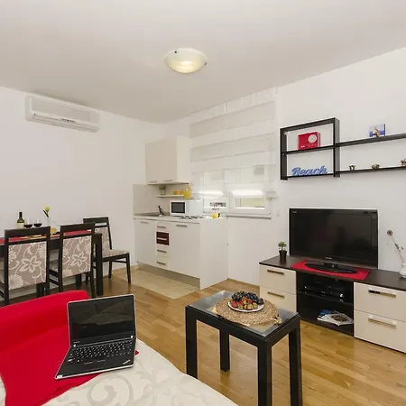 Apartments Maja Donji Okrug  Buitenkant foto