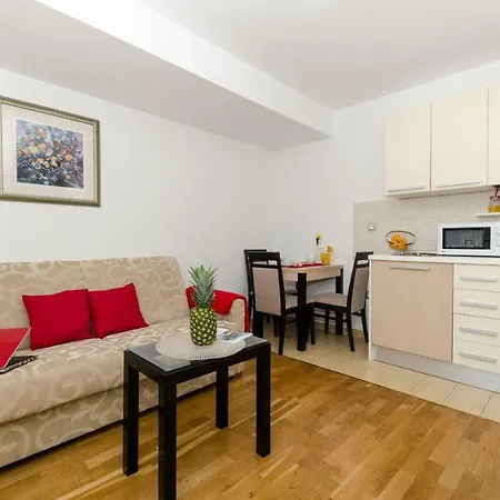 Apartments Maja Donji Okrug  Kamer foto