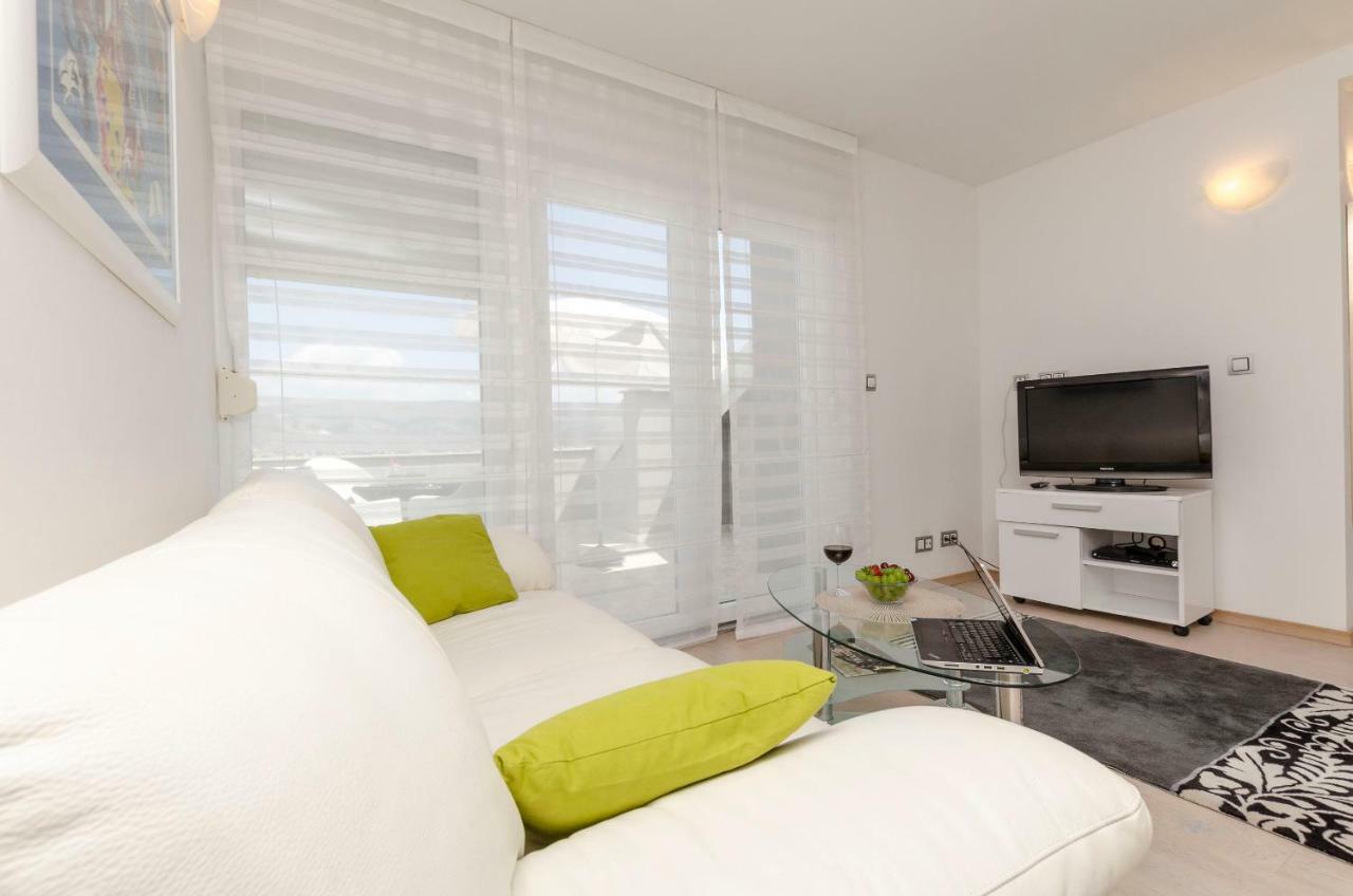 Maja Apartment *